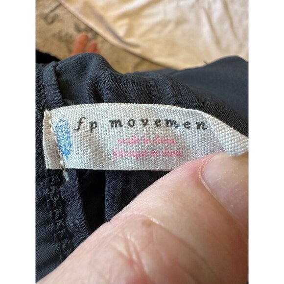 Free People Movement Women's Shorts Sz M Black Athletic Gray Reflective Stripes - Picture 5 of 10